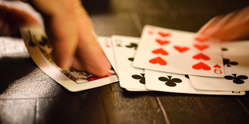 Phỏm AW8 Kịch Tính Với Chiến Thuật Đánh Chuẩn Xác Và Dễ Hiểu