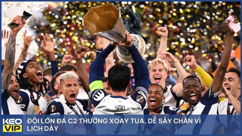 Đội lớn đá C2 thường xoay tua, dễ sảy chân vì lịch dày.